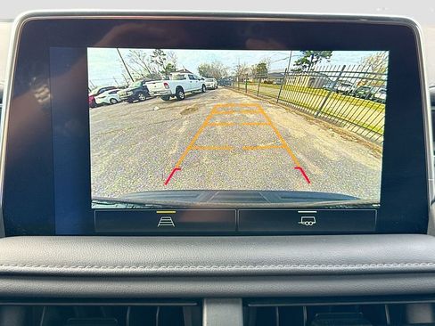 Used 2022 Chevrolet Suburban LT image 13