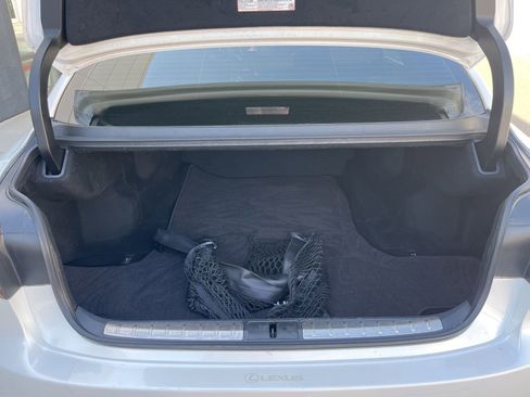 Used 2022 Lexus LS 500 w/ Accessory Package (Z2) RWD image 32