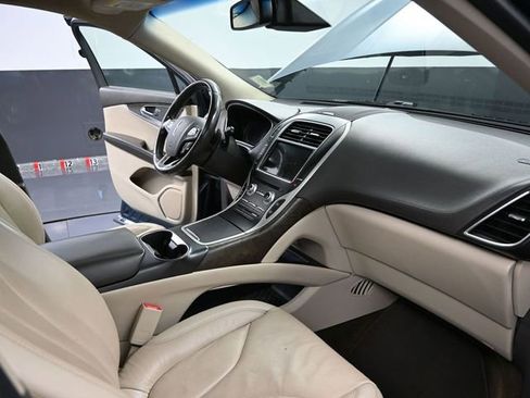 Used 2018 Lincoln MKX Reserve w/ Lincoln MKX Climate Package image 48