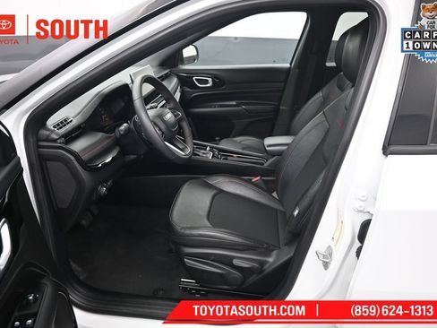 Used 2024 Jeep Compass Trailhawk AWD/4WD image 9