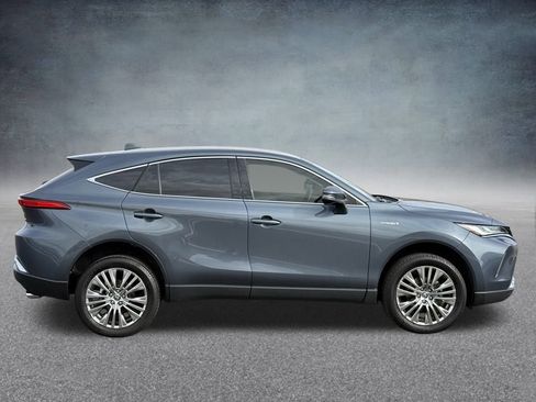 Used 2021 Toyota Venza XLE w/ Softex Package image 2