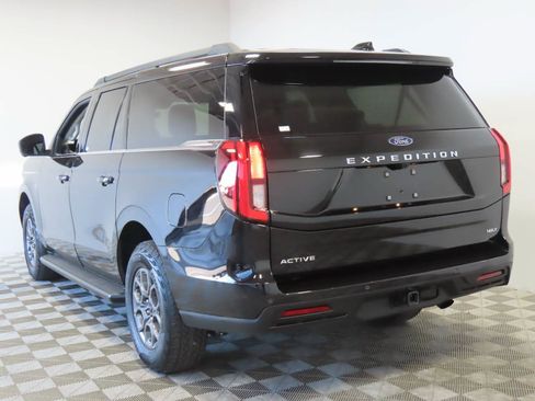 Used 2025 Ford Expedition Max Active RWD image 3