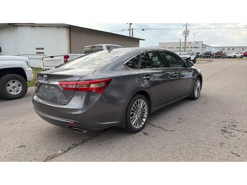 Used 2018 Toyota Avalon Limited FWD image 3