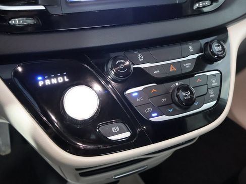 Used 2023 Chrysler Voyager LX FWD image 39