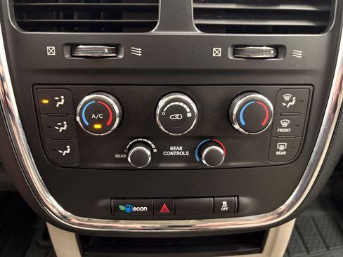 Used 2011 Dodge Grand Caravan Mainstreet w/ PWR Convenience Group FWD image 16