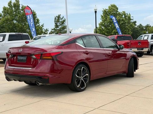 Used 2023 Nissan Altima 2.5 SR w/ SR Premium Package FWD image 6