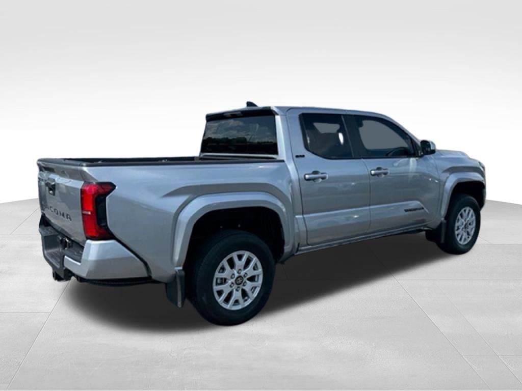 Used 2025 Toyota Tacoma SR5 AWD/4WD image 5