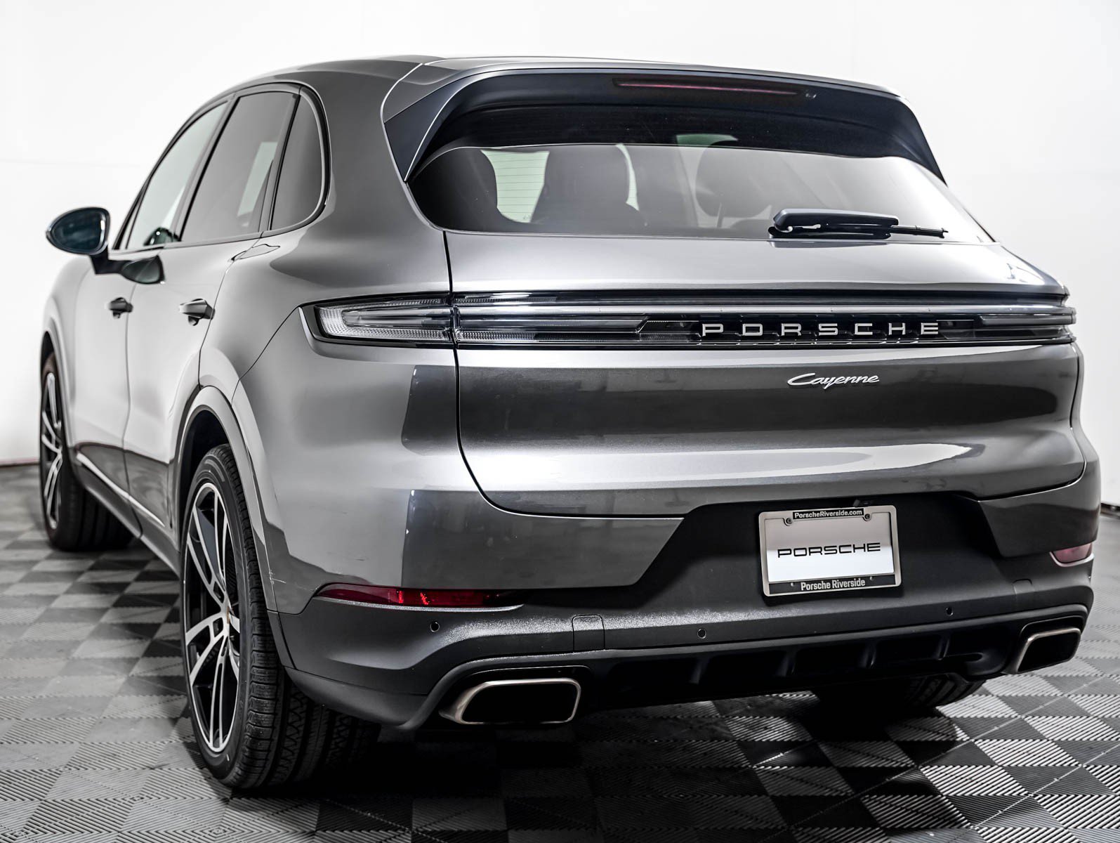 Certified 2024 Porsche Cayenne AWD/4WD image 3