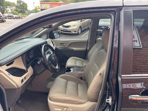 Used 2015 Toyota Sienna XLE AWD/4WD image 16