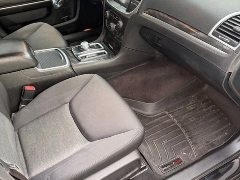 Used 2018 Chrysler 300 Touring w/ Sport Appearance Package image 6