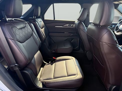 Used 2025 Ford Explorer Platinum w/ LUX Leather Package AWD/4WD image 17