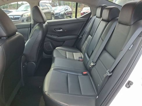 Used 2022 Nissan Sentra SR w/ SR Premium Package FWD image 11