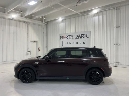 Used 2016 MINI Cooper Clubman image 2