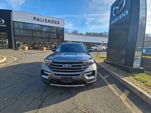 Used 2022 Ford Explorer XLT w/ Equipment Group 202A image 3