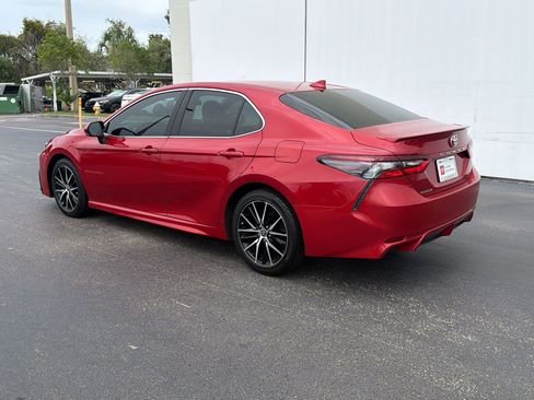 Used 2023 Toyota Camry SE FWD image 3