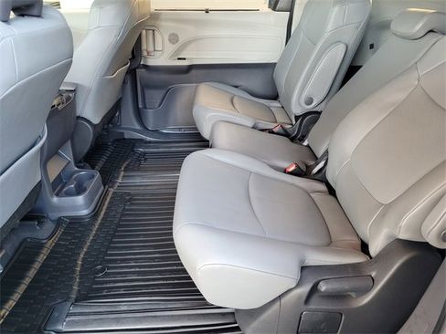 Certified 2023 Toyota Sienna XLE image 18