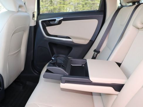 Used 2016 Volvo XC60 T6 Platinum w/ Climate Package image 24