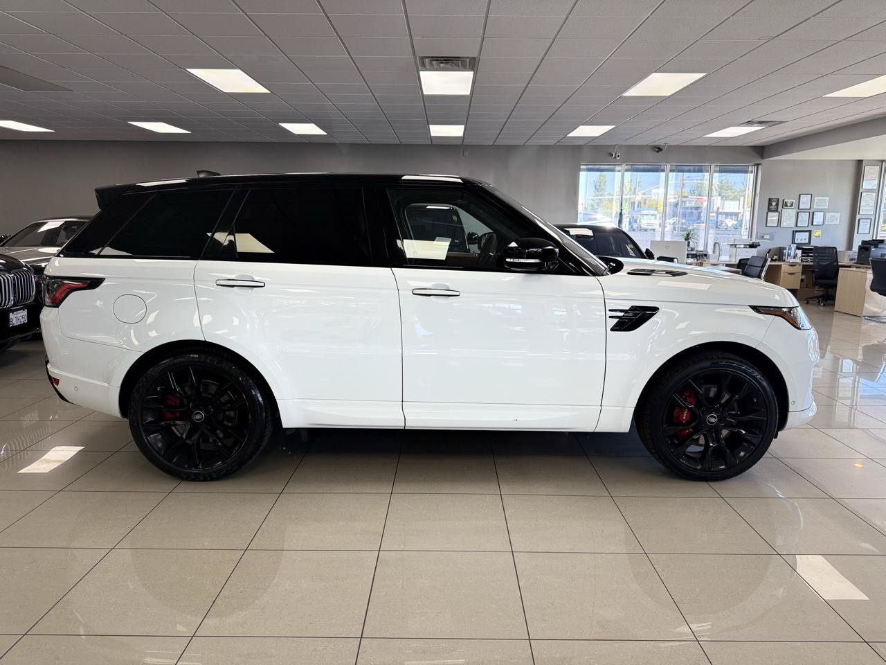 Used 2021 Land Rover Range Rover Sport HST AWD/4WD image 3