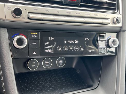 Used 2025 Genesis G70 2.5T image 21