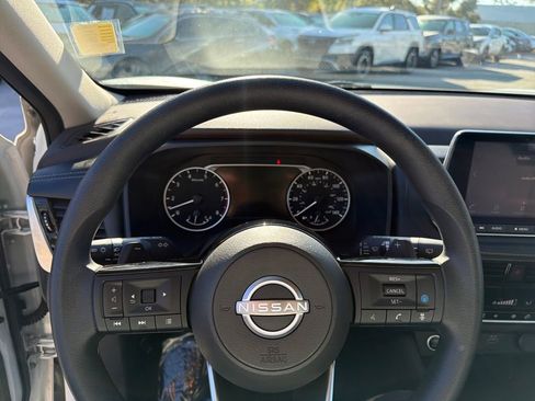 Used 2023 Nissan Rogue SV image 21