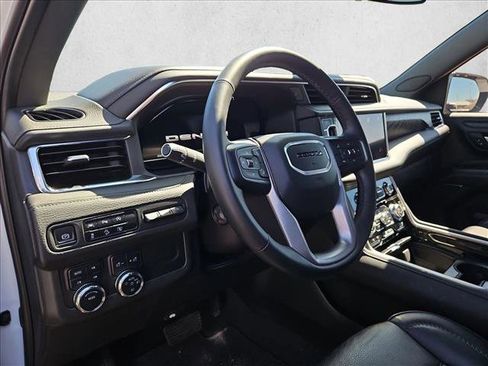 Used 2024 GMC Yukon XL Denali image 8