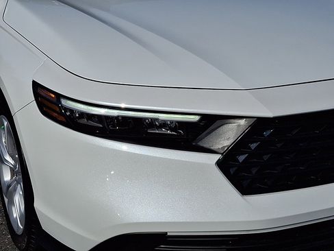 Certified 2025 Honda Accord LX image 9