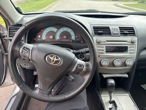 Used 2011 Toyota Camry SE w/ SE Extra-Value Pkg #1 FWD image 7
