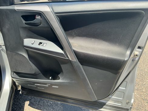 Used 2018 Toyota RAV4 LE w/ Carpet Mat Package FWD image 16