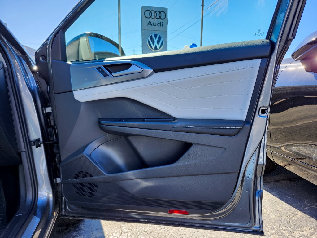 Used 2025 Volkswagen Taos SEL w/ Black Wheel Plus Package AWD/4WD image 12