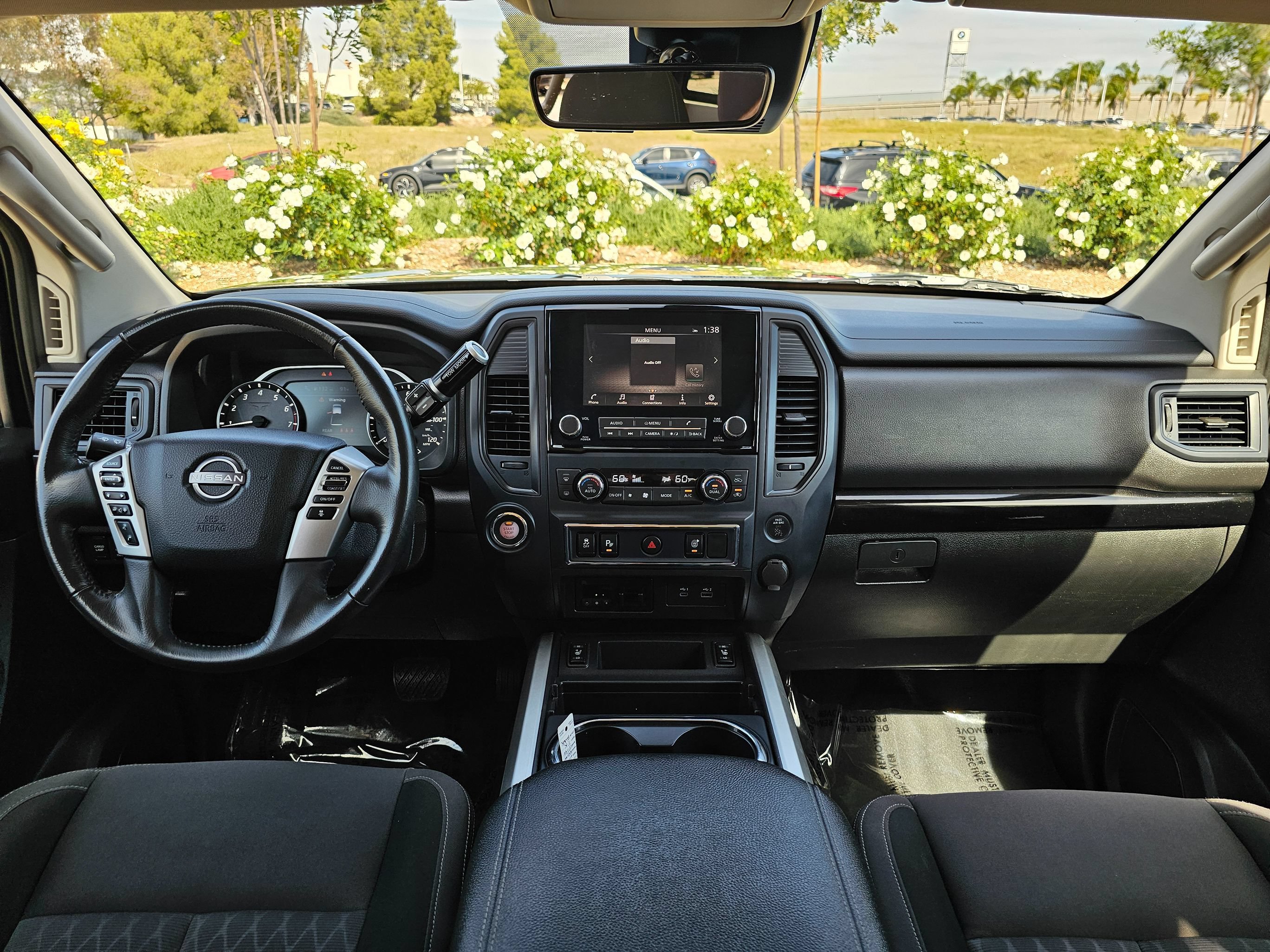 Used 2024 Nissan Titan SV w/ SV Convenience Package RWD image 20