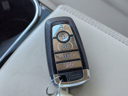 Used 2022 Lincoln Nautilus FWD image 28