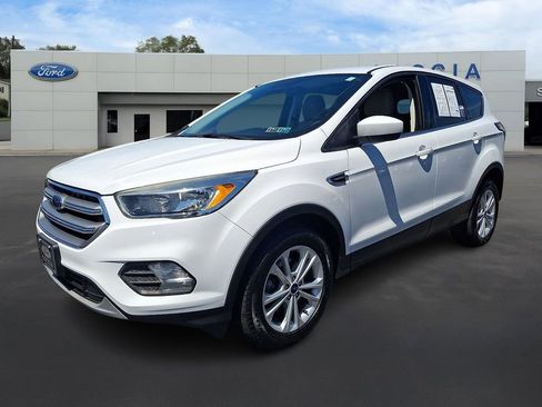 Certified 2017 Ford Escape SE FWD image 1