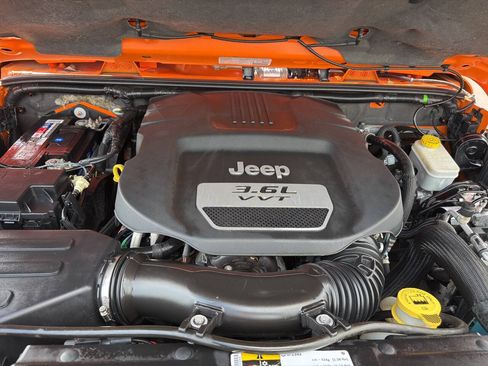 Used 2013 Jeep Wrangler Unlimited Rubicon w/ Connectivity Group AWD/4WD image 28