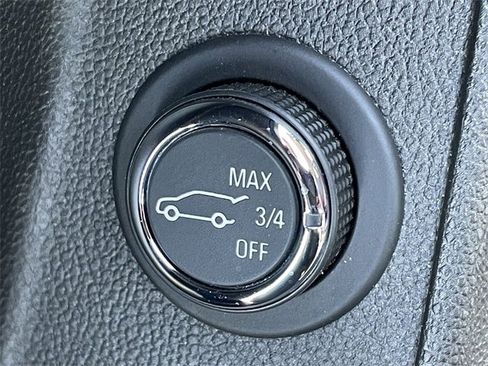 Used 2021 Chevrolet Traverse LT image 22