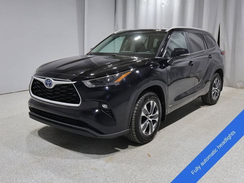 Used 2023 Toyota Highlander XLE AWD/4WD image 7