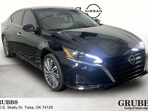 Used 2025 Nissan Altima 2.5 SL AWD/4WD image 1
