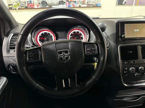 Used 2017 Dodge Grand Caravan SE image 34
