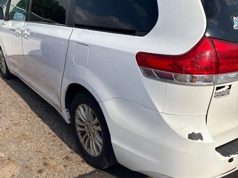 Used 2012 Toyota Sienna XLE w/ Entertainment Pkg FWD image 4