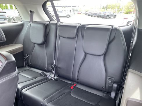 Used 2025 Kia Carnival FWD image 22
