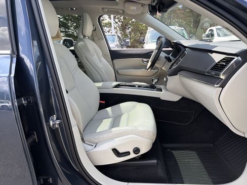 Used 2020 Volvo XC90 T6 Momentum w/ Protection Package Premier AWD/4WD image 35