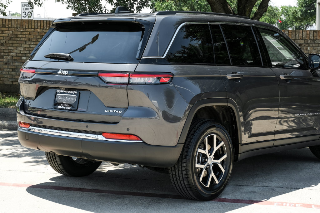 Used 2023 Jeep Grand Cherokee Limited AWD/4WD image 16