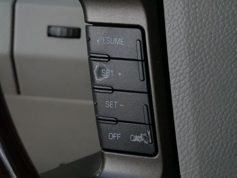 Used 2014 Lincoln Navigator 4WD image 26
