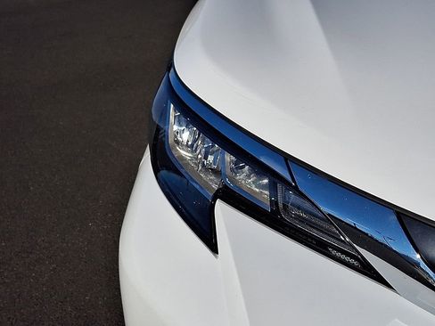 Used 2023 Toyota Sienna LE image 9