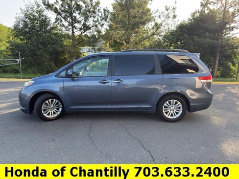 Used 2014 Toyota Sienna XLE FWD image 4