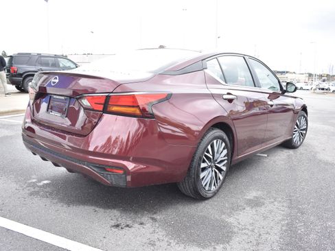 Used 2025 Nissan Altima 2.5 SV image 9