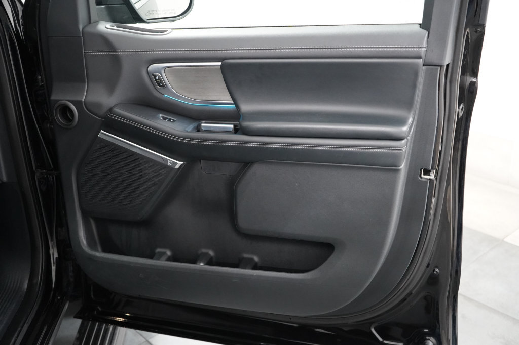 Used 2025 Ford Expedition Platinum AWD/4WD image 35