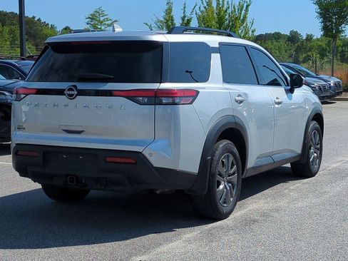 Certified 2025 Nissan Pathfinder SV w/ SV Premium Package FWD image 4
