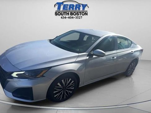 Used 2023 Nissan Altima 2.5 SV image 3