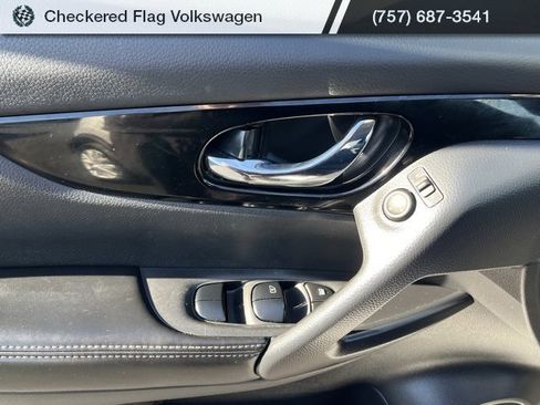 Used 2021 Nissan Rogue Sport SV image 14