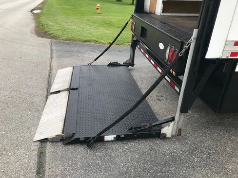 Used 2016 Ford F550 2WD Regular Cab Super Duty image 35